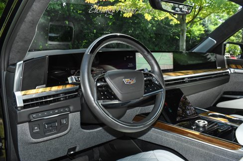 Used 2025 Cadillac Escalade ESV Sport Platinum w/ LPO, Floor Liner Package image 8