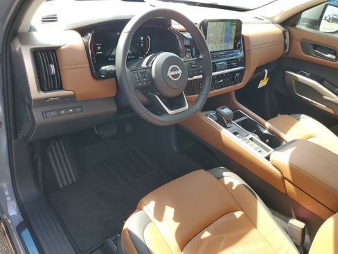 New 2025 Nissan Pathfinder Platinum image 13