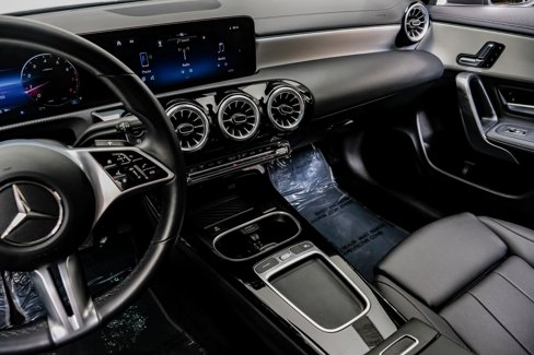 Used 2025 Mercedes-Benz CLA 250 image 28