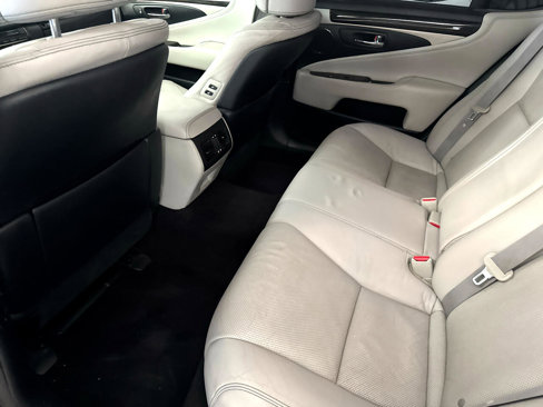 Used 2016 Lexus LS 460 w/ Comfort Package image 33