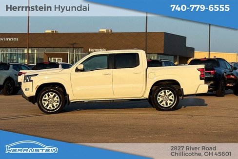 Used 2024 Nissan Frontier SV w/ SV Convenience Package image 4