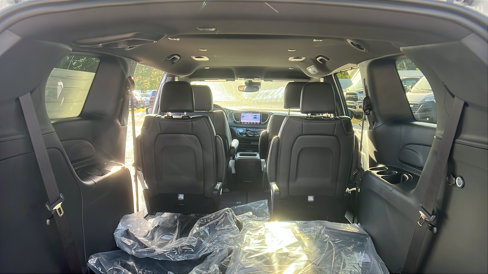 New 2025 Chrysler Pacifica Select image 13