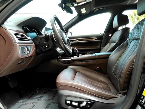 Used 2018 BMW 750i xDrive image 17