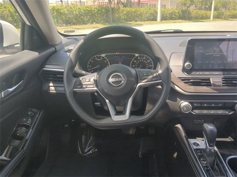 Used 2023 Nissan Altima 2.5 SV image 5