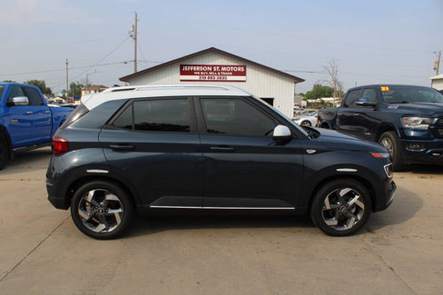 Used 2022 Hyundai Venue Limited image 1