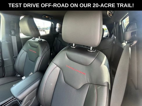 New 2025 Jeep Compass Trailhawk image 23