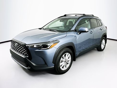Used 2024 Toyota Corolla Cross LE image 3