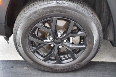 Used 2024 Jeep Grand Cherokee L Laredo image 34