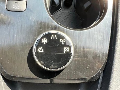 Certified 2025 Nissan Rogue SV image 26