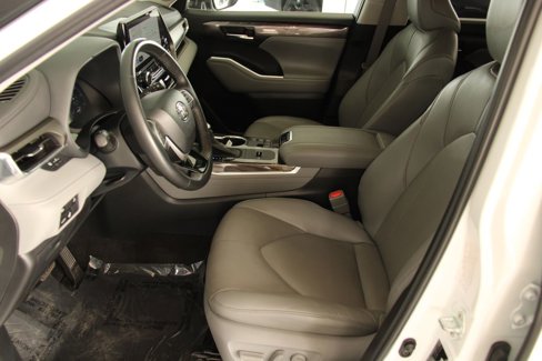Used 2023 Toyota Highlander Limited image 25