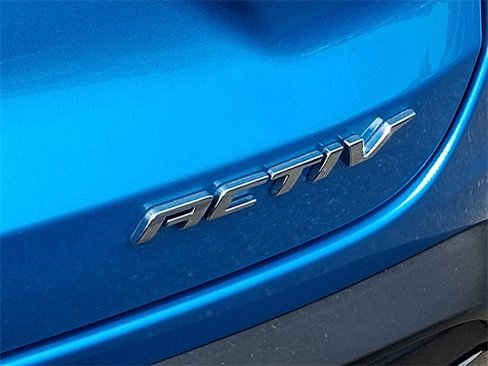 Used 2025 Chevrolet Trax ACTIV w/ Sunroof Package image 9