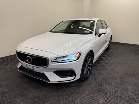 Used 2021 Volvo S60 T6 Momentum image 4