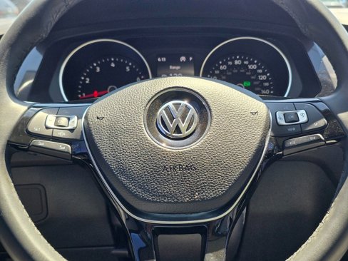 Used 2020 Volkswagen Tiguan SE w/ Panoramic Sunroof Package image 28