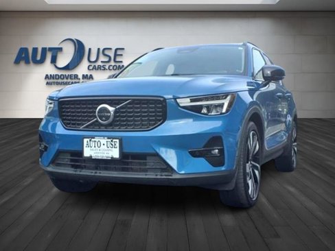 Used 2023 Volvo XC40 B5 Plus w/ Driver Assist Package image 1