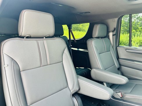 Used 2025 Chevrolet Suburban RST image 38