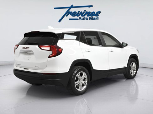Used 2024 GMC Terrain SLE image 2