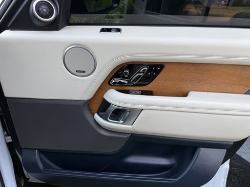 Used 2020 Land Rover Range Rover HSE image 31