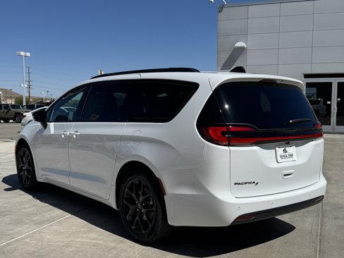 New 2026 Chrysler Pacifica Select w/ S Appearance Package image 2