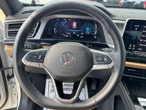 Used 2025 Volkswagen Atlas Cross Sport SE w/ Panoramic Sunroof Package image 15