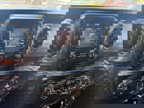 Used 2019 Jeep Wrangler Unlimited Sport image 17