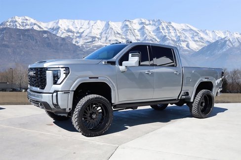 Used 2025 GMC Sierra 2500 Denali Ultimate image 2