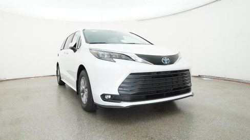New 2025 Toyota Sienna XLE image 33