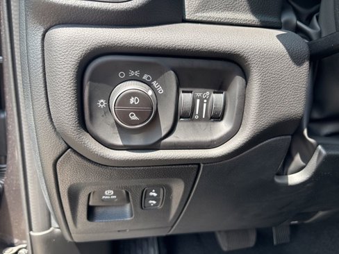 New 2026 RAM 1500 4x4 Crew Cab image 29