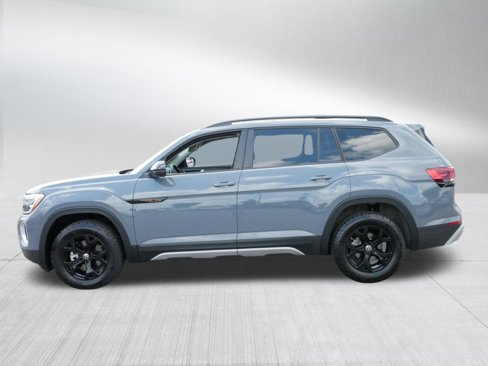 Used 2025 Volkswagen Atlas Peak Edition SE image 4