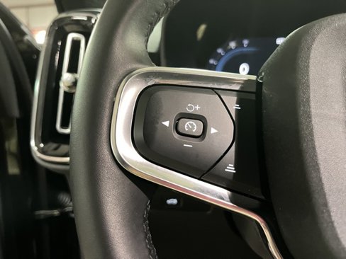 Used 2025 Volvo XC40 B5 Plus image 21