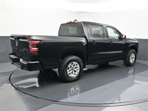 Used 2024 Nissan Frontier SV image 5