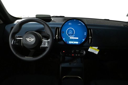 Used 2025 MINI Cooper Countryman SE w/ Comfort Package Max image 17