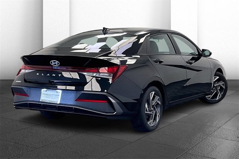 Used 2025 Hyundai Elantra Sport image 11