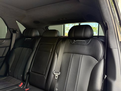 Used 2020 Bentley Bentayga Design Series image 28