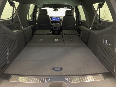 New 2026 Chevrolet Suburban Premier image 14