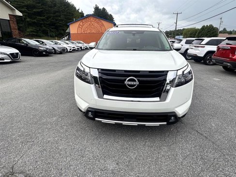 Used 2022 Nissan Pathfinder Platinum image 2