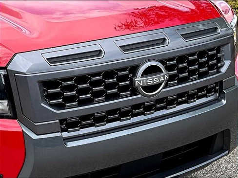 Certified 2025 Nissan Frontier SV image 31