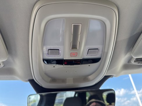 Certified 2025 Volvo XC90 B6 Plus image 9