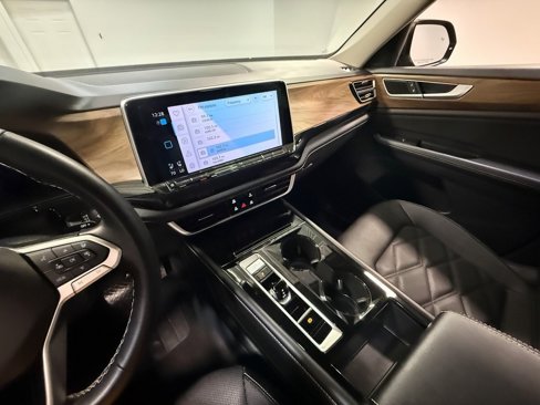 Used 2025 Volkswagen Atlas SE image 83