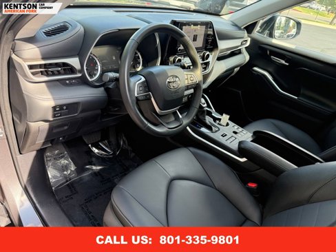 Used 2025 Toyota Highlander XLE image 36