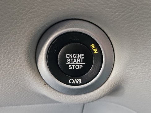 Used 2023 Chrysler Voyager LX image 15