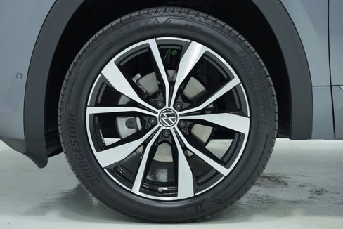 New 2025 Volkswagen Atlas Cross Sport SEL Premium R-Line image 7