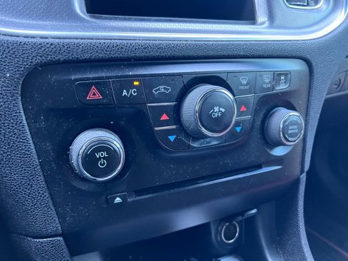 Used 2014 Dodge Charger SE w/ Connectivity Group image 19