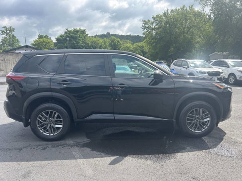 Used 2023 Nissan Rogue S image 2