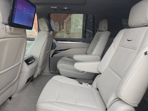 New 2026 Cadillac Escalade ESV Platinum Sport w/ LPO, ONYX Package image 17
