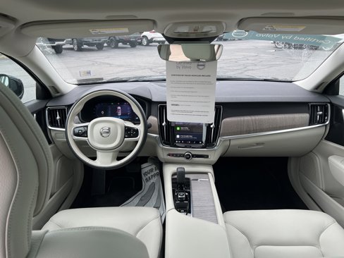 Certified 2025 Volvo S90 B6 Plus image 32