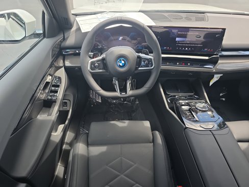 New 2026 BMW 550e xDrive w/ Executive Package image 16