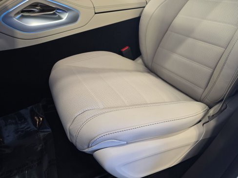 New 2026 Mercedes-Benz GLS 580 4MATIC image 31
