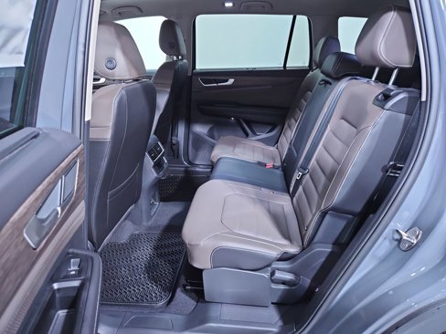 New 2025 Volkswagen Atlas SEL image 25