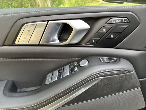 New 2026 BMW X7 xDrive40i w/ Premium Package image 17