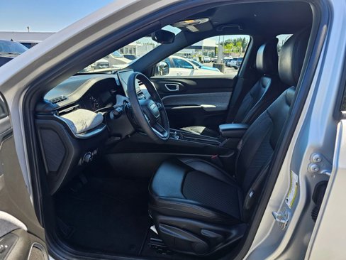 Used 2024 Jeep Compass Latitude image 23